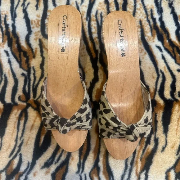 Leopard Print Carved Wooden tiki Wedges - Picture 3 of 15